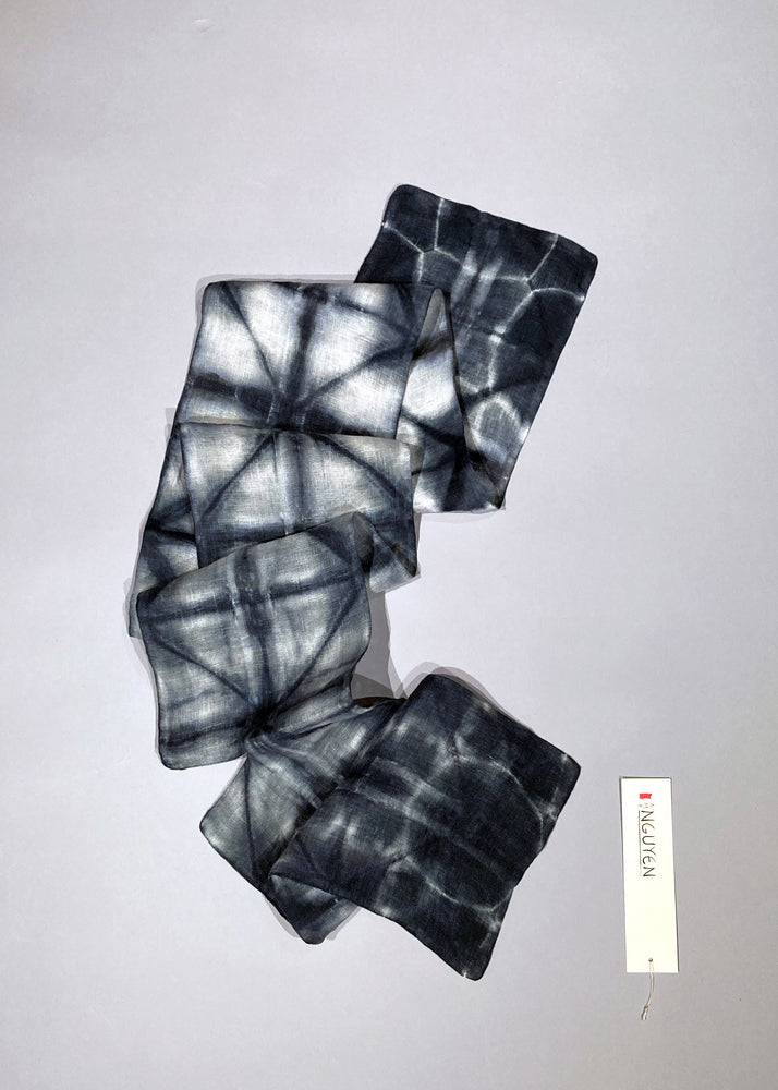 Double-layered Notched Scarf in Anthracite